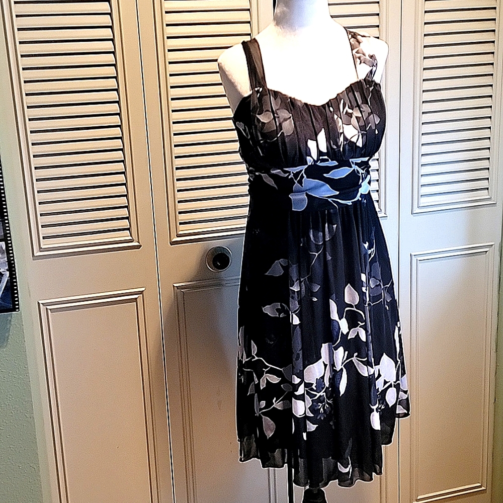 Beautiful black & white floral dress